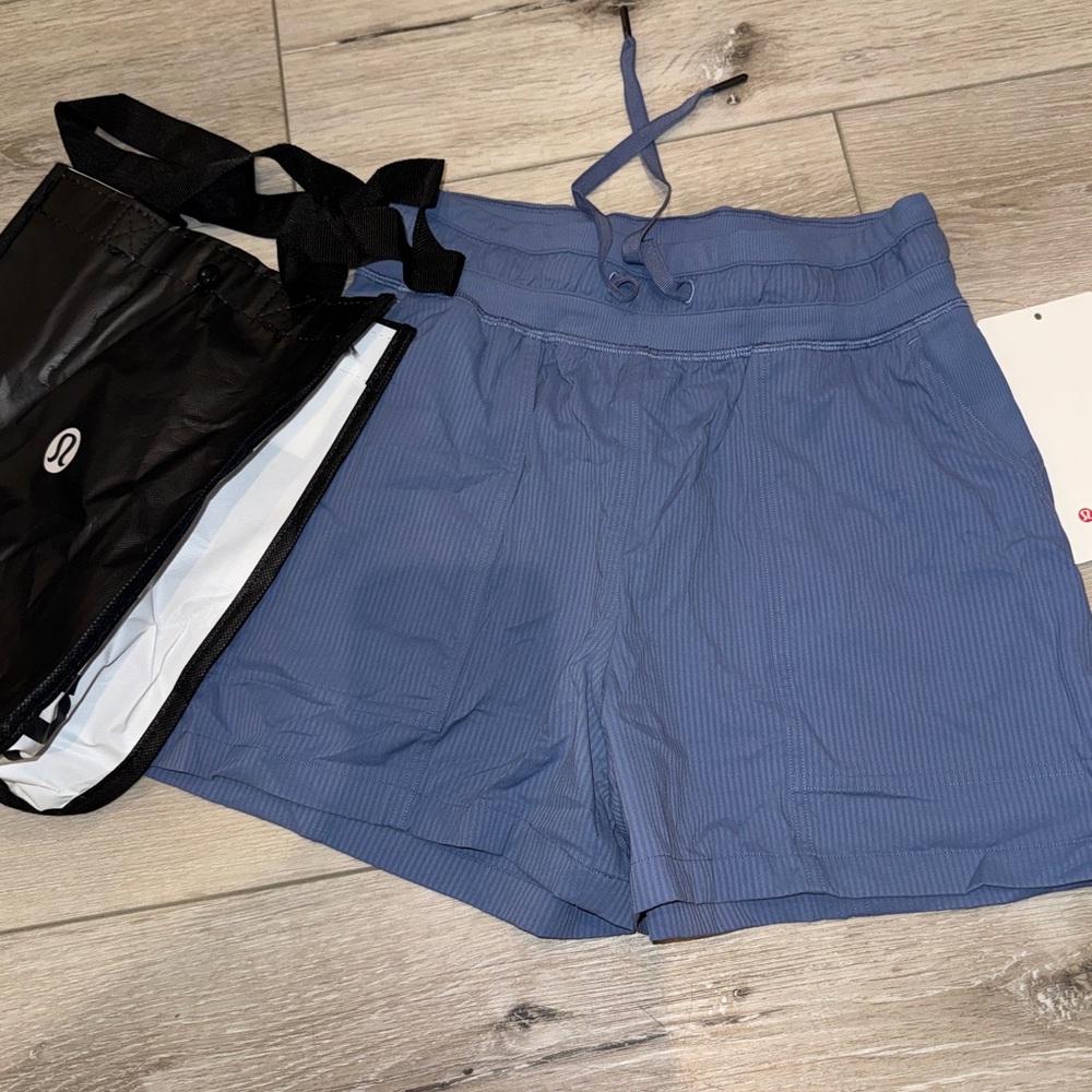 Lululemon Shorts - Dance Studio HR Short 3.5” Size 2 with bag with snap
